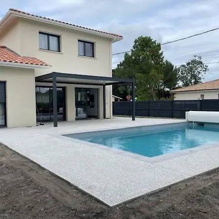 L'evasion, Neuve, 4 Chambres, 8pers, Piscine Chauffee Villa